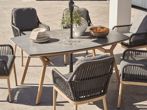 Outdoor Dining Inspiration and Hosting Tips