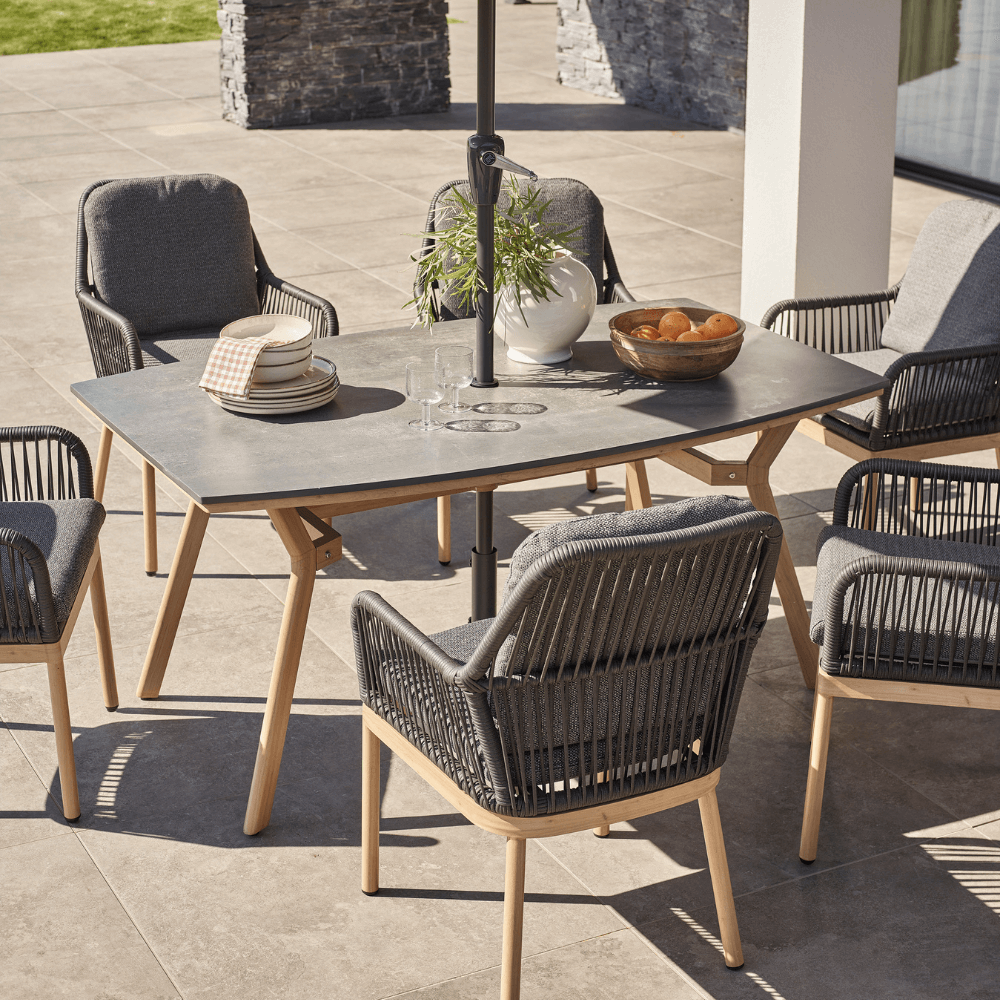Outdoor Dining Inspiration and Hosting Tips