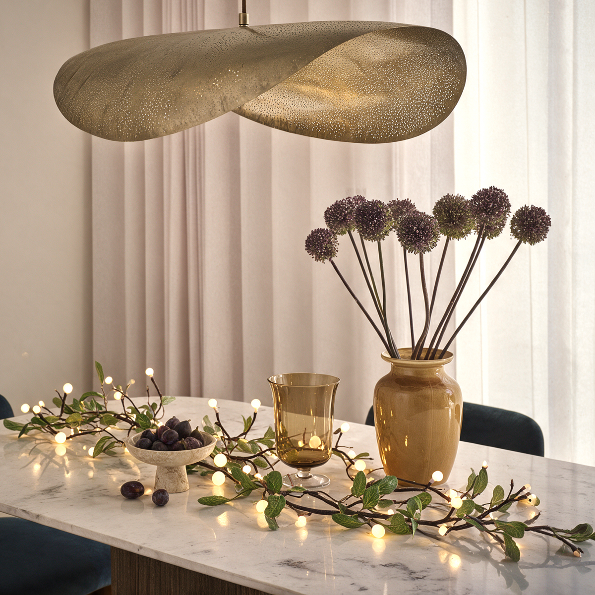 1.8m Berry & Mistletoe Branch Garland