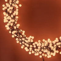 45CM WARM WHITE BERRY WREATH 550 LEDS