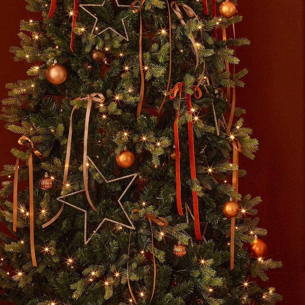 7.5' ST. MORITZ PRE LIT TREE - 400 WW LED